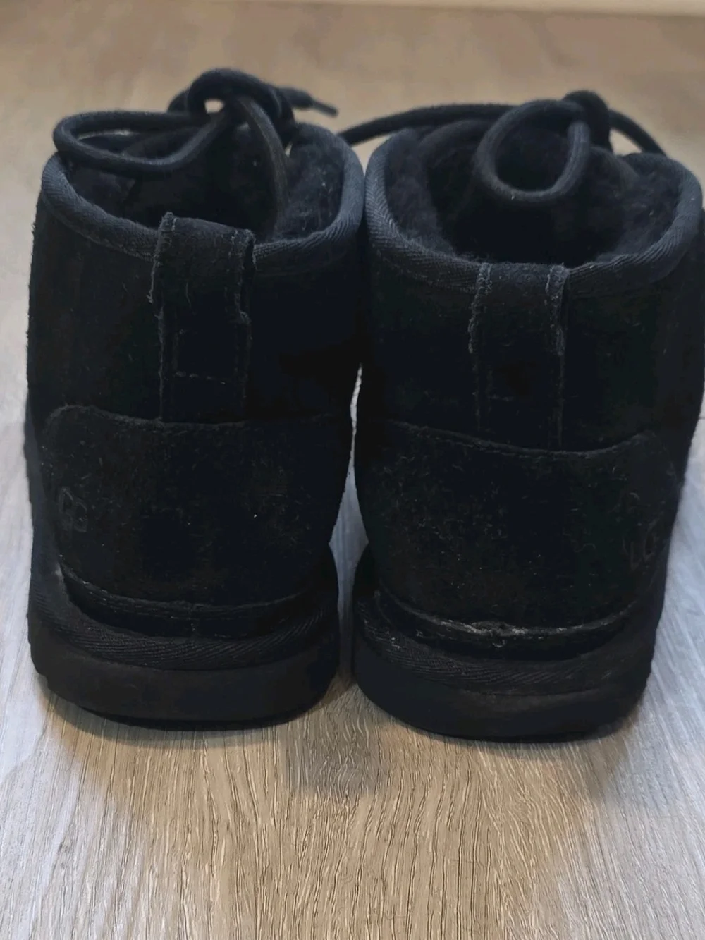 UGG Neumel Black Boot Size 7 Womens # 1094269 Lace Up Sheep Skin Suede Leather